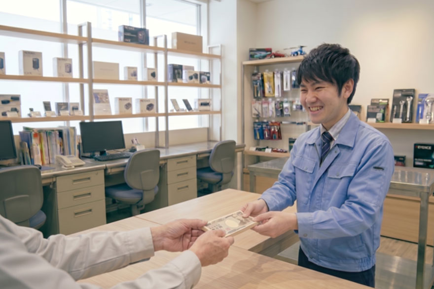 その場で現金にてお支払いイメージ画像